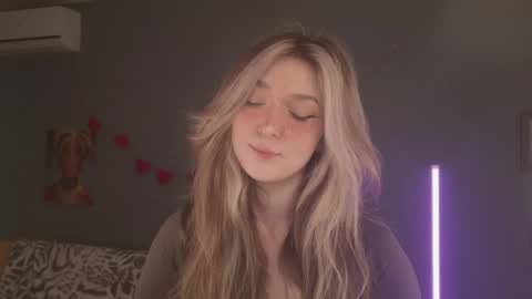 Snapshot of purple_averge chatting on 14, 4, 2026 Bella online show from 14, 4, 2026
