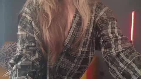 Snapshot of purple_averge chatting on 16, 4, 2026 Bella online show from 16, 4, 2026
