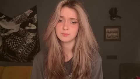 Snapshot of purple_averge chatting on 25, 4, 2026 Bella online show from 25, 4, 2026