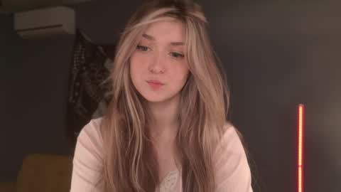 Snapshot of purple_averge chatting on 1, 5, 2026 Bella online show from 1, 5, 2026