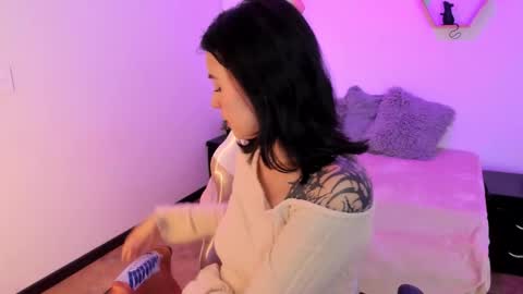 Snapshot of purple_slut_ chatting on 17, 10, 2025 Anna  online show from 17, 10, 2025