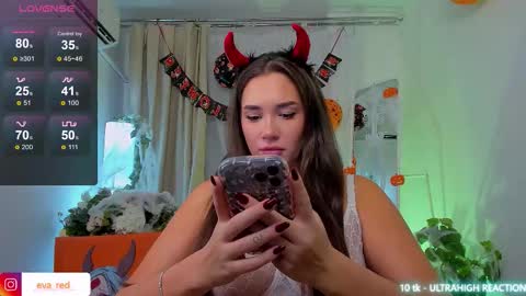 Snapshot of pussy__warrior chatting on 28, 10, 2025 Eva please thumbs up me online show from 28, 10, 2025