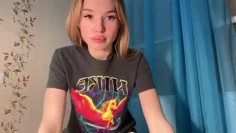 Snapshot of pussymoneywet chatting on 24, 9, 2025 Lina online show from 24, 9, 2025