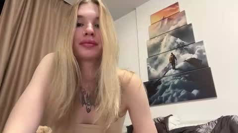 Snapshot of pussymoneywet chatting on 4, 10, 2025 Lina online show from 4, 10, 2025