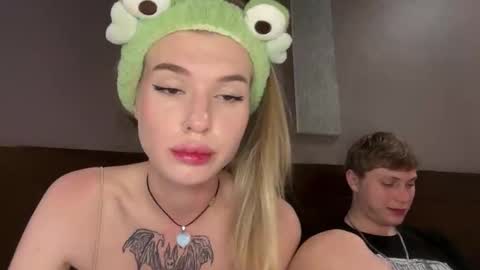 Snapshot of pussymoneywet chatting on 17, 10, 2025 Lina online show from 17, 10, 2025