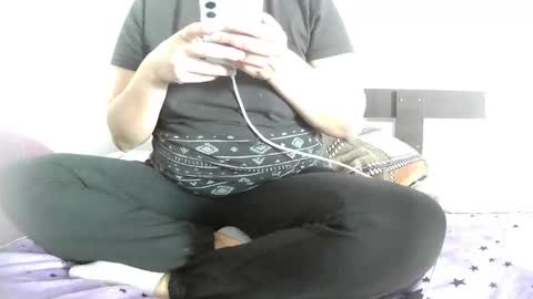 Snapshot of que_mb chatting on 25, 10, 2025 sophy online show from 25, 10, 2025