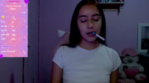 Snapshot of quee_tiana chatting on 8, 10, 2025 your princess online show from 8, 10, 2025