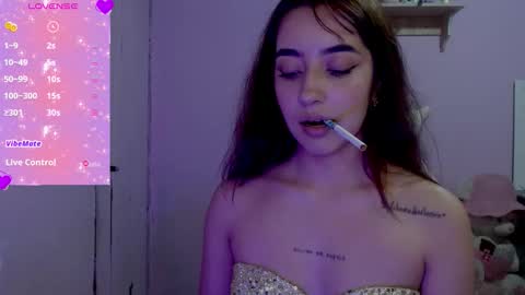 Snapshot of quee_tiana chatting on 28, 10, 2025 your princess online show from 28, 10, 2025