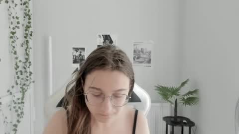 Snapshot of queen_amelie chatting on 26, 6, 2026 Amelie online show from 26, 6, 2026