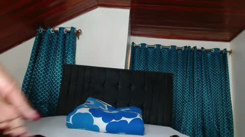 Snapshot of queen_armani chatting on 6, 2, 2025 Queen armani online show from 6, 2, 2025