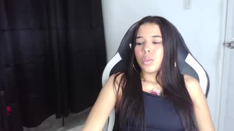 Snapshot of queen_findom chatting on 28, 1, 2025 GIVE ME YOUR MONEY online show from 28, 1, 2025