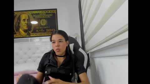 Snapshot of queen_findom chatting on 14, 2, 2025 GIVE ME YOUR MONEY online show from 14, 2, 2025
