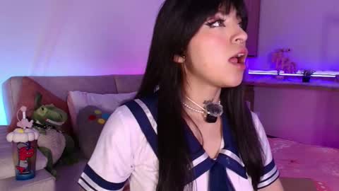 Snapshot of queen_gummy chatting on 11, 3, 2025 saloo online show from 11, 3, 2025