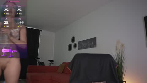 Snapshot of queen_leylla chatting on 15, 11, 2025 queen_leylla online show from 15, 11, 2025