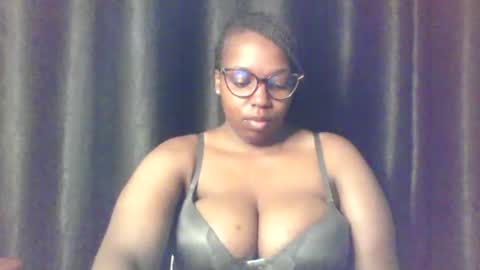 Snapshot of queen_melanine chatting on 4, 6, 2026 QUEEN online show from 4, 6, 2026