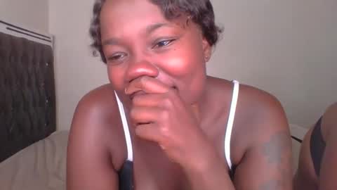 Snapshot of queen_mira chatting on 9, 9, 2025 queen_mira online show from 9, 9, 2025