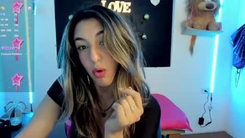 queen_natttyy online show from 4, 12, 2024