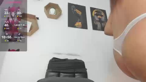 Snapshot of queen_natty chatting on 12, 9, 2025 Natty brow online show from 12, 9, 2025
