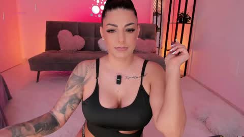 Snapshot of queen_of_deepthroat chatting on 25, 5, 2026 queen_of_deepthroat online show from 25, 5, 2026