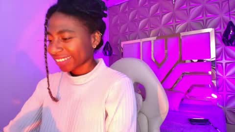 Snapshot of queen_perla_ chatting on 15, 4, 2026 online show from 15, 4, 2026