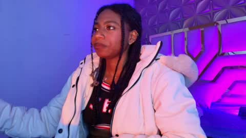 Snapshot of queen_perla_ chatting on 19, 4, 2026 online show from 19, 4, 2026