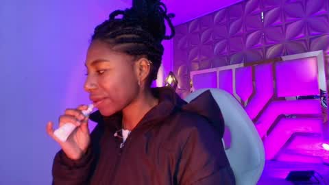 Snapshot of queen_perla_ chatting on 7, 5, 2026 online show from 7, 5, 2026