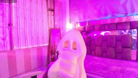 Snapshot of queen_perla_ chatting on 8, 5, 2026 online show from 8, 5, 2026