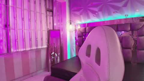 Snapshot of queen_perla_ chatting on 9, 5, 2026 online show from 9, 5, 2026