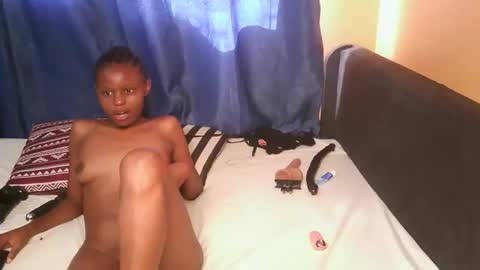 Snapshot of queen_sashavixen chatting on 15, 11, 2025 queen_sashavixen online show from 15, 11, 2025