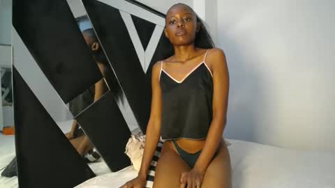 Snapshot of queen_sashavixen chatting on 10, 4, 2026 queen_sashavixen online show from 10, 4, 2026