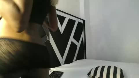 Snapshot of queen_sashavixen chatting on 27, 4, 2026 queen_sashavixen online show from 27, 4, 2026
