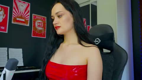 Snapshot of queenaliss chatting on 26, 9, 2025 Your world and the universe Aliss online show from 26, 9, 2025