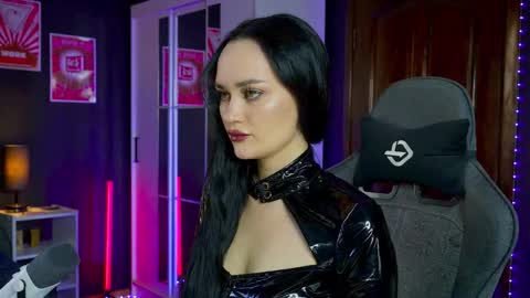 Snapshot of queenaliss chatting on 24, 10, 2025 Your world and the universe Aliss online show from 24, 10, 2025