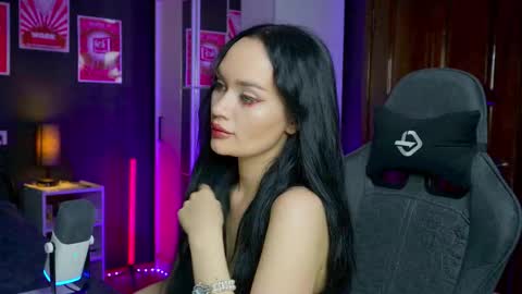 Snapshot of queenaliss chatting on 26, 10, 2025 Your world and the universe Aliss online show from 26, 10, 2025