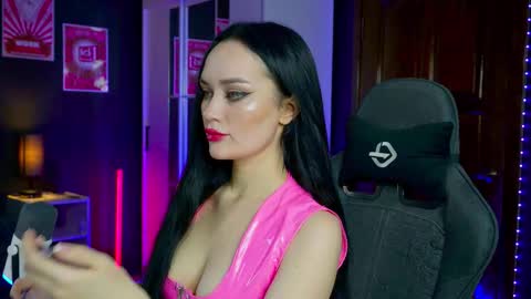 Snapshot of queenaliss chatting on 27, 10, 2025 Your world and the universe Aliss online show from 27, 10, 2025