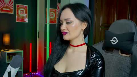 Snapshot of queenaliss chatting on 1, 11, 2025 Your world and the universe Aliss online show from 1, 11, 2025