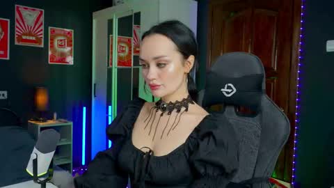 Snapshot of queenaliss chatting on 7, 11, 2025 Your world and the universe Aliss online show from 7, 11, 2025