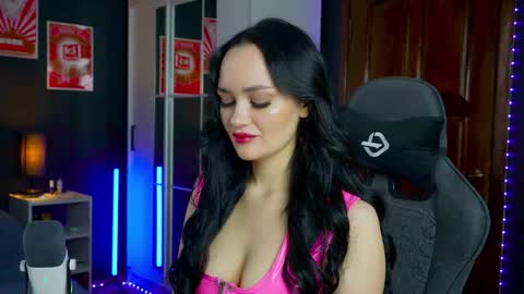 Snapshot of queenaliss chatting on 8, 11, 2025 Your world and the universe Aliss online show from 8, 11, 2025