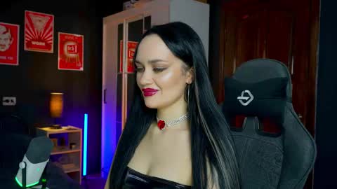 Snapshot of queenaliss chatting on 28, 11, 2025 Your world and the universe Aliss online show from 28, 11, 2025