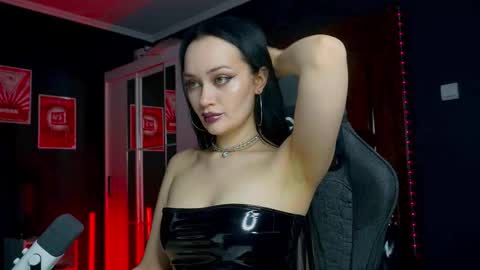 Snapshot of queenaliss chatting on 6, 1, 2026 Your world and the universe Aliss online show from 6, 1, 2026