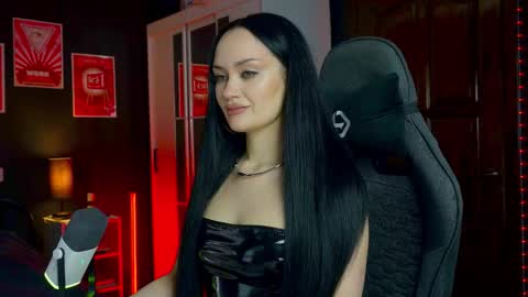 Snapshot of queenaliss chatting on 1, 3, 2026 Your world and the universe Aliss online show from 1, 3, 2026