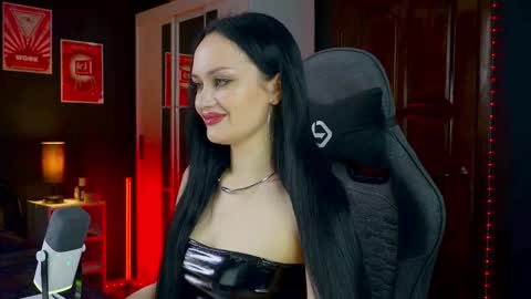 Snapshot of queenaliss chatting on 4, 3, 2026 Your world and the universe Aliss online show from 4, 3, 2026