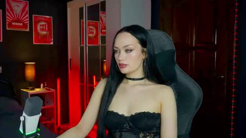 Snapshot of queenaliss chatting on 23, 3, 2026 Your world and the universe Aliss online show from 23, 3, 2026