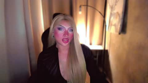 Snapshot of queenarthalia chatting on 19, 12, 2024 ARTHA online show from 19, 12, 2024