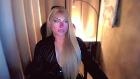 Snapshot of queenarthalia chatting on 4, 1, 2025 ARTHA online show from 4, 1, 2025