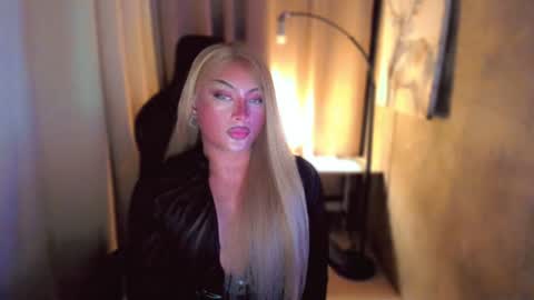 Snapshot of queenarthalia chatting on 7, 1, 2025 ARTHA online show from 7, 1, 2025