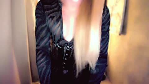 Snapshot of queenarthalia chatting on 22, 1, 2025 ARTHA online show from 22, 1, 2025