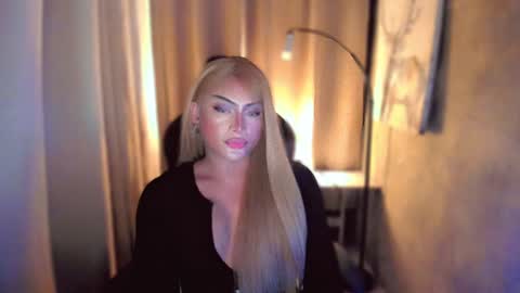 Snapshot of queenarthalia chatting on 24, 1, 2025 ARTHA online show from 24, 1, 2025