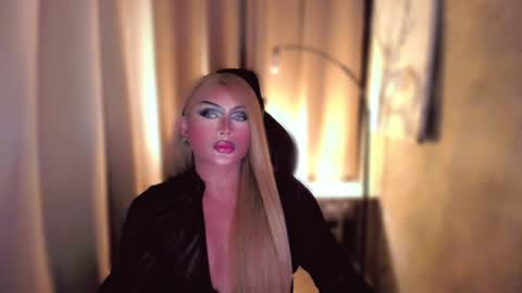 Snapshot of queenarthalia chatting on 29, 1, 2025 ARTHA online show from 29, 1, 2025