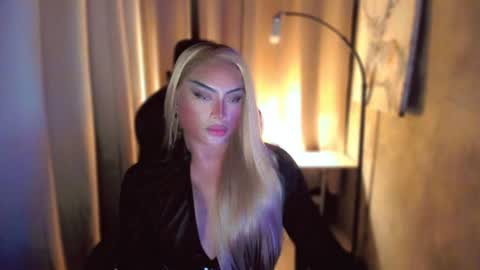 Snapshot of queenarthalia chatting on 7, 2, 2025 ARTHA online show from 7, 2, 2025